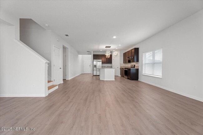 Building Photo - 221 Ness Cir