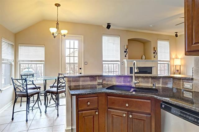 Building Photo - 2440 Deerwood Dr