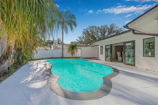 Building Photo - 4495 Clearwater Harbor Dr