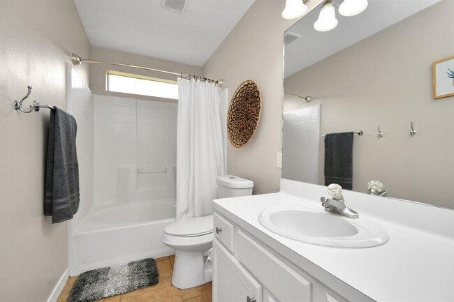 Building Photo - 13322 Hilltop Cir