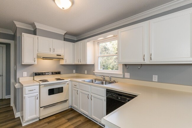 Building Photo - 508 Somerset Dr