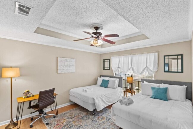 Building Photo - 553 Westhaven Blvd