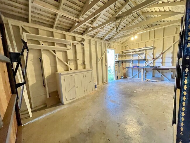 Building Photo - Adorable Two-Bedroom in the Hillcrest Area of Pacific Grove!