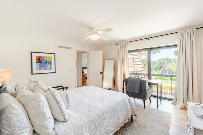 Building Photo - 825 Center St