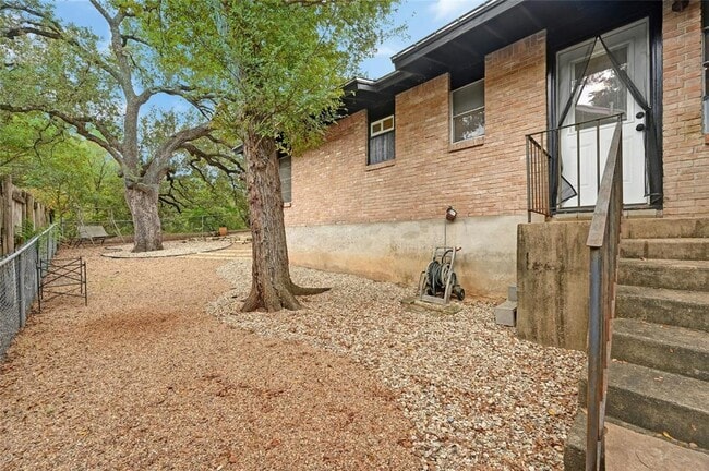 Building Photo - 515 Pecan Grove Rd