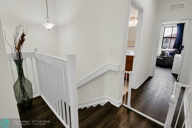 Building Photo - 8455 Lakeview Trail