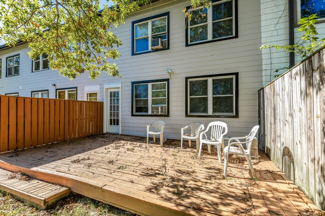 Building Photo - 6 Falcon Ln