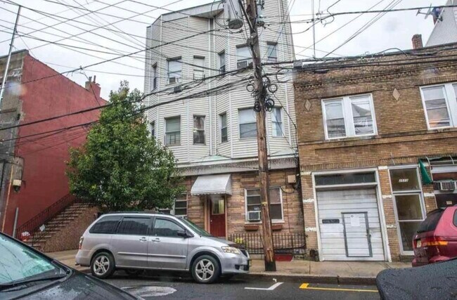 Building Photo - 2509 Central Ave