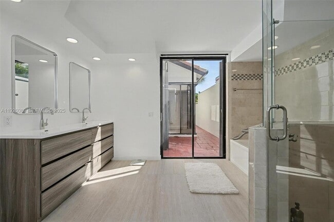 Building Photo - 6438 Via Rosa