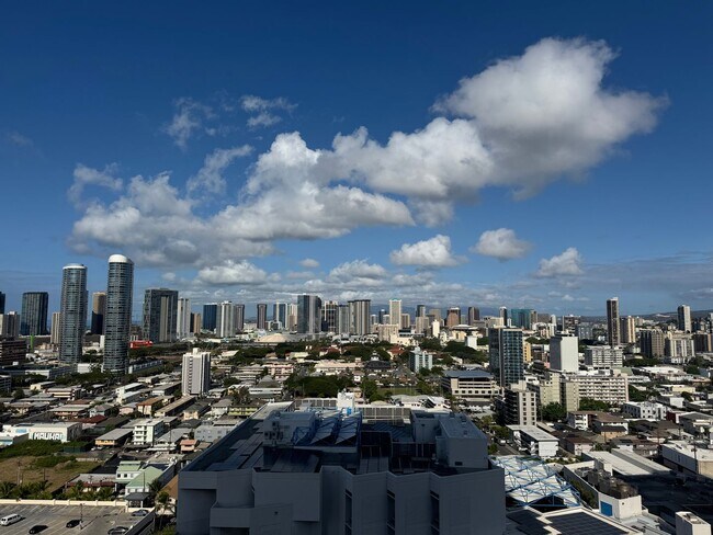 Building Photo - The Park On Keeaumoku - One bedroom, one bath, one parking in the Rycroft Tower