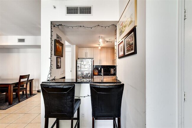 Building Photo - 511 SE 5 Ave