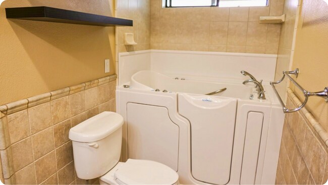 Building Photo - 946 Roosevelt St