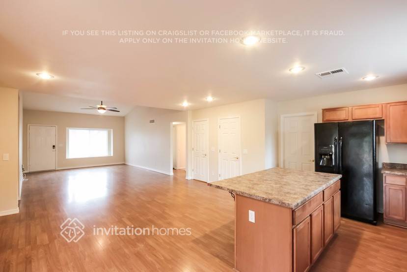 Building Photo - 2551 E Diamond Cir