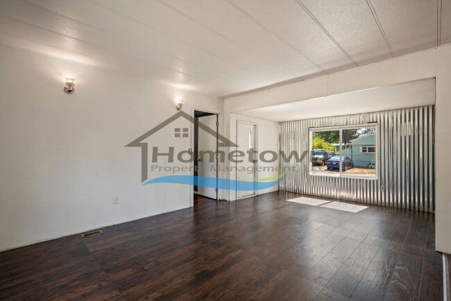 Building Photo - 2 Bedroom 1 Bath Home Available in Sagle's...