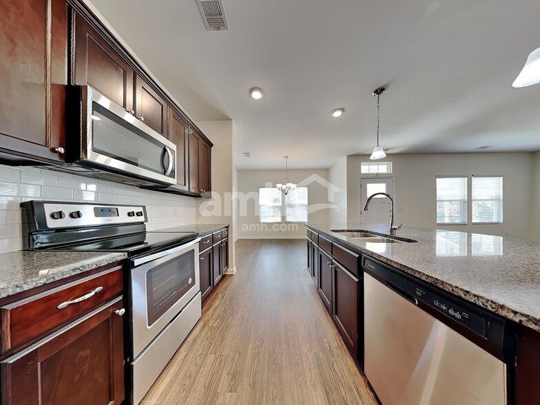 Building Photo - 304 Crabapple Cir