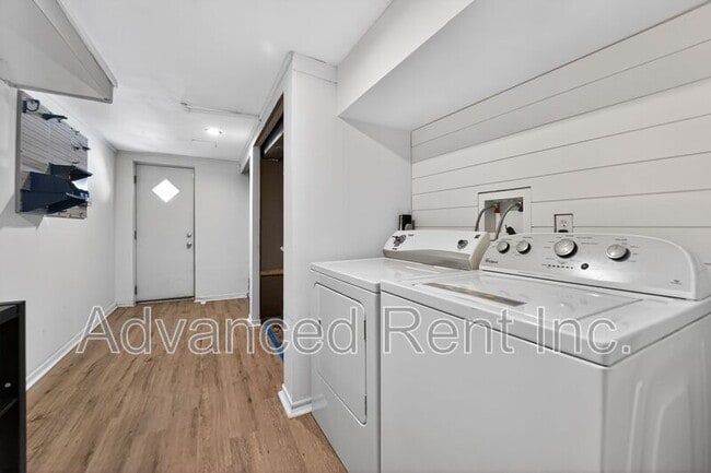 Building Photo - 611 Grundy St