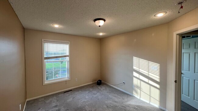 Building Photo - 7866 Old Carriage Ct