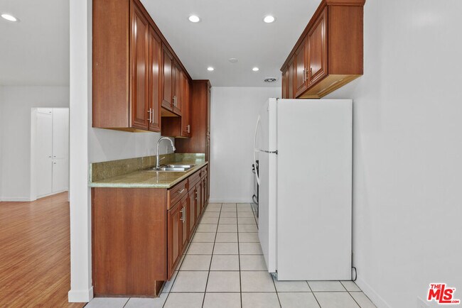 Building Photo - 5468 Blackwelder St
