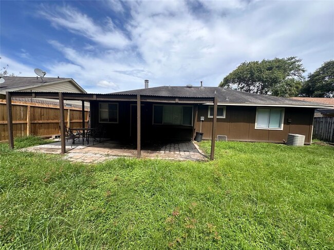 Building Photo - 701 Canyon Springs Dr