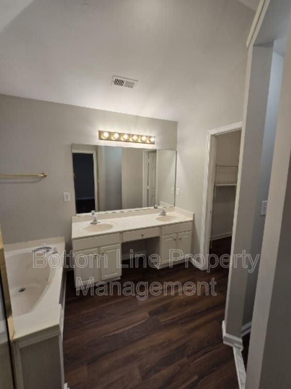 Building Photo - 7803 Harrington Woods Rd