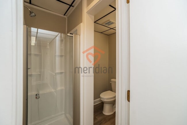 Building Photo - 1BR Furnished and All utilities included!