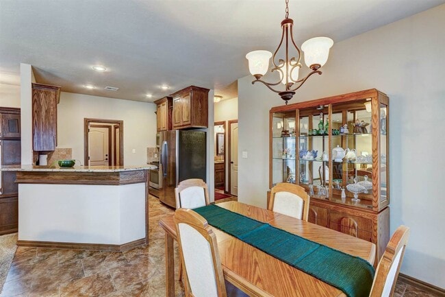 Building Photo - 1413 Scenic Ridge
