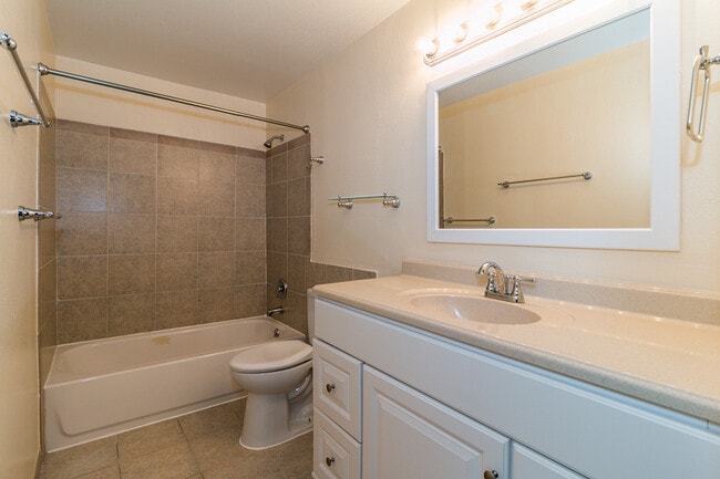 Building Photo - 3-Bedroom, 2-Bath Duplex - Amazing Views o...