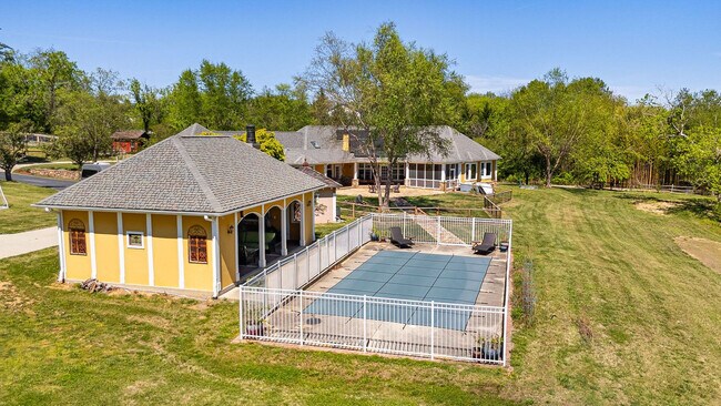 Building Photo - 800 Cane Creek Rd