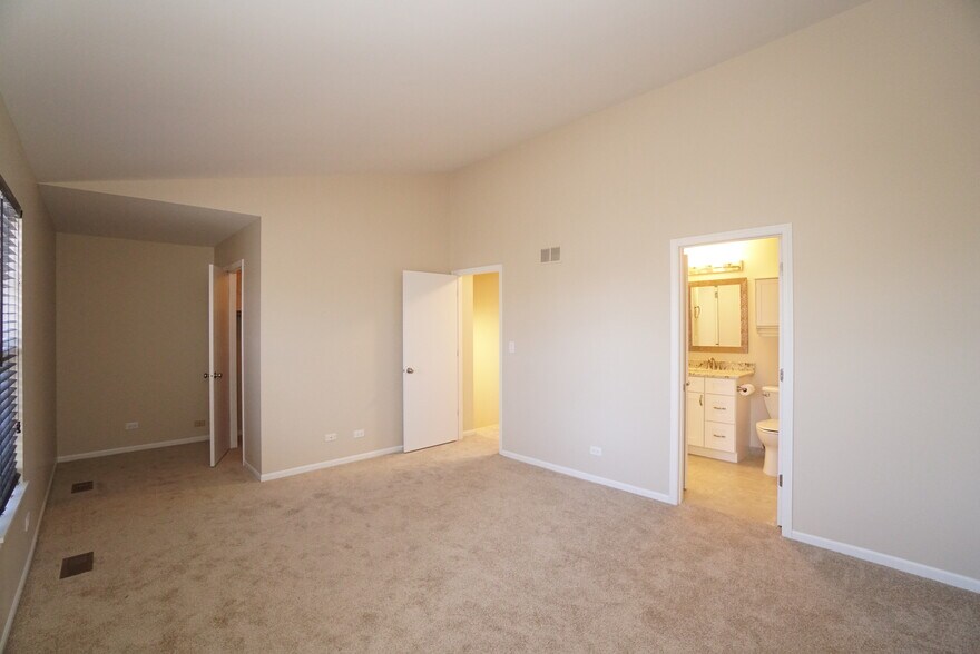 Master Bedroom - 86 Bradford Ln