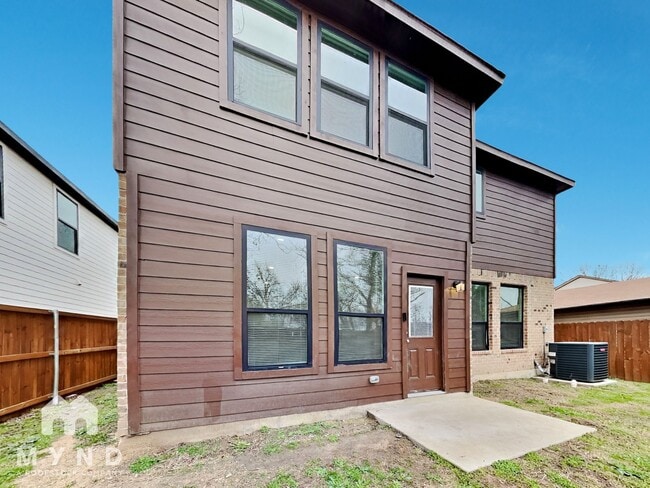 Building Photo - 712 Perry Ave