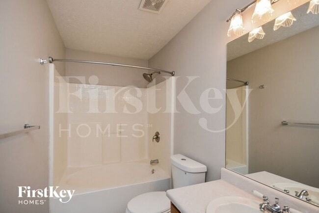 Building Photo - 240 Pebble Ridge Dr