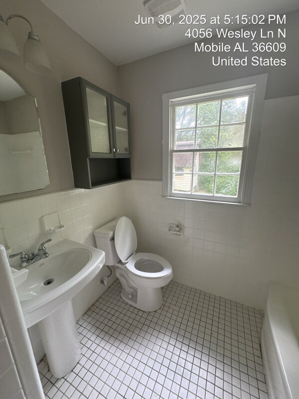Building Photo - 4056 S Wesley Ln