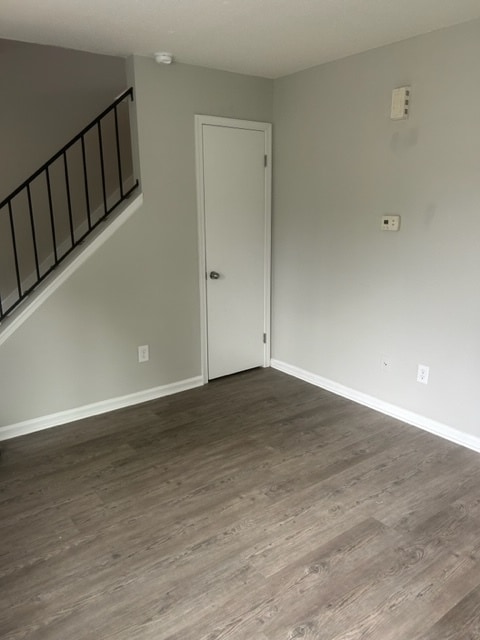 Building Photo - 105 Plaza Oaks Rd