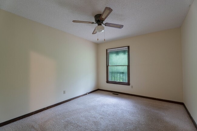 Building Photo - 105 Hanover Way
