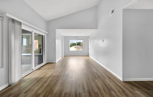 Building Photo - Gorgeous 2 Bed, 1 Bath Condo in Vallejo --...