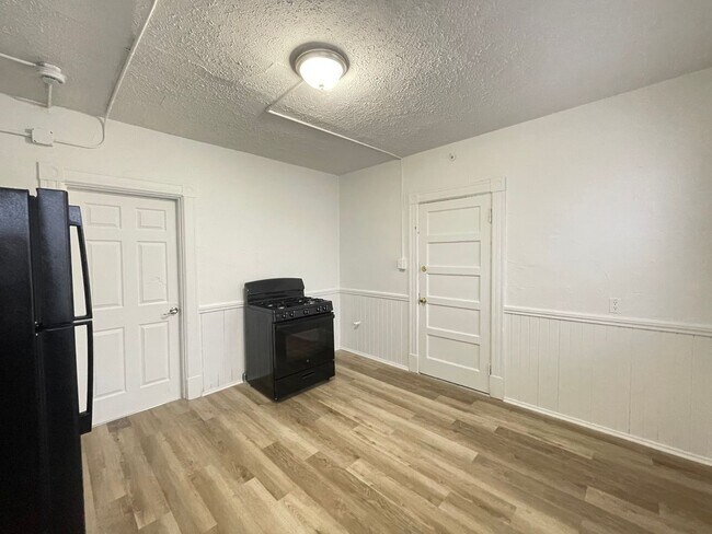 Building Photo - 457 Beech St