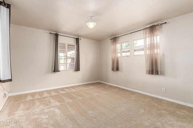 Building Photo - 809 N Gilbert Ave