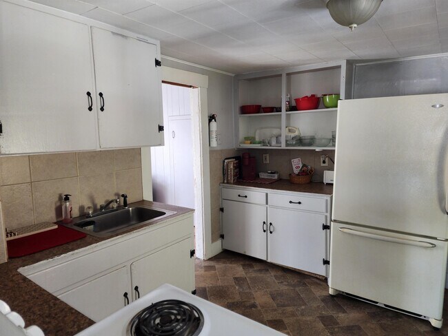 Building Photo - 6 Hager Ln