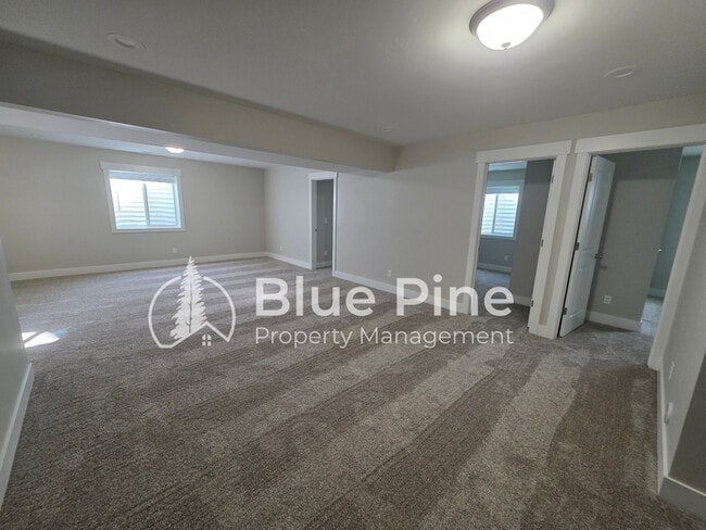 Building Photo - 4589 Blackstone Dr