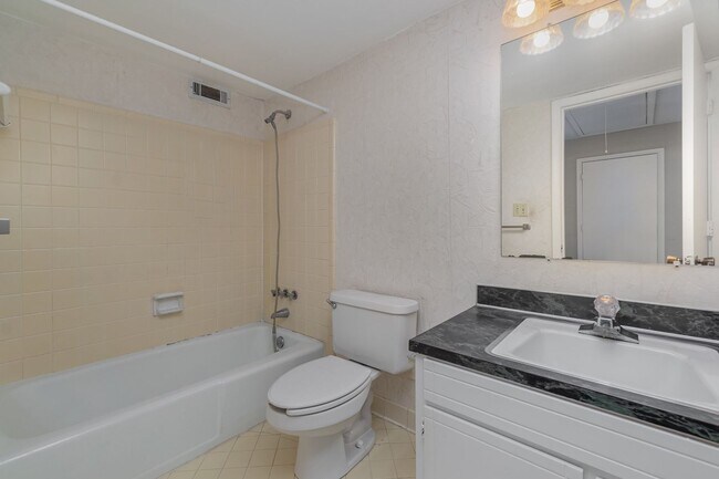 Building Photo - MOVE-IN READY!