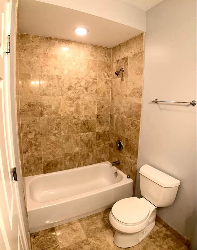 Building Photo - 2341 N Albany Ave