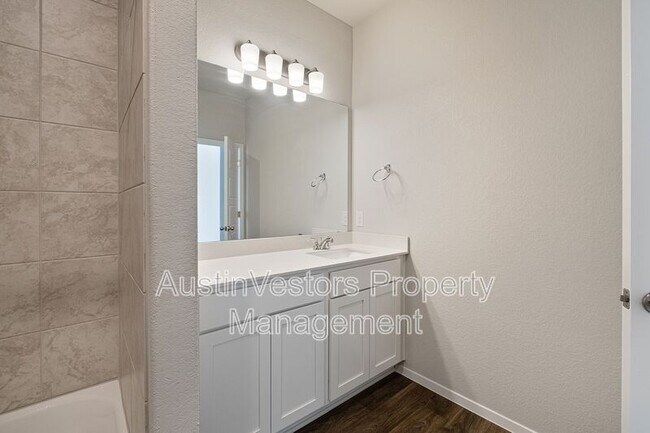 Building Photo - 244 Shugart St