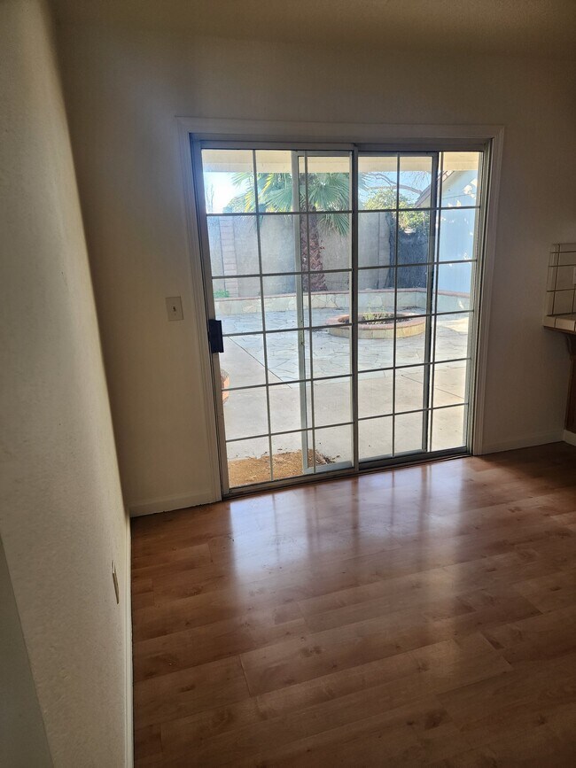 Building Photo - 1450 Busca Dr