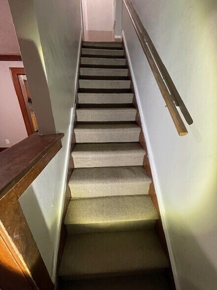 Building Photo - 1044 Plymouth Ave S