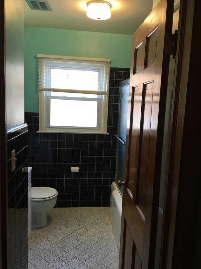 Bathrtoom - 801 Wolff St