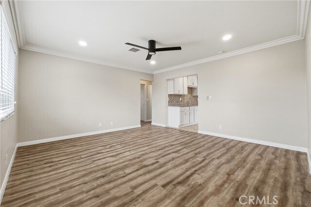 Building Photo - 1647 N Lake Ave