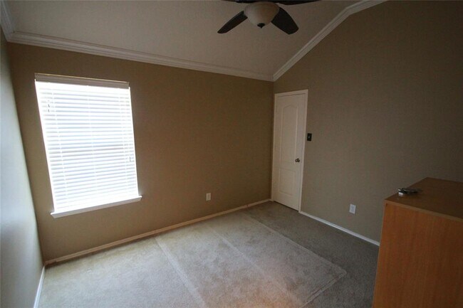 Building Photo - 1306 Colonial Manor Dr