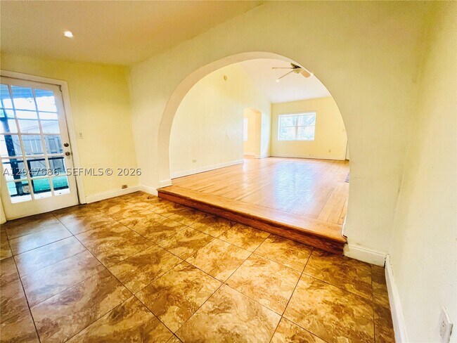 Building Photo - 410 Pinecrest Dr