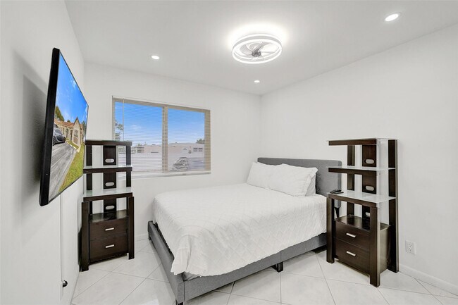 Building Photo - 5514 SW 28th Terrace