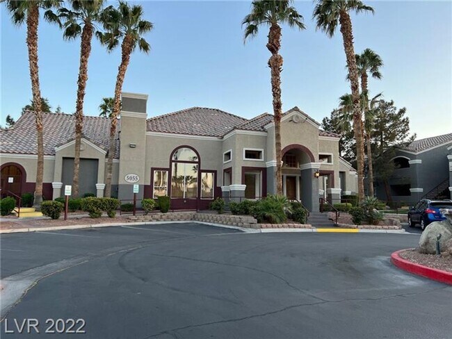 Building Photo - SW- 2 Bedroom Condo!